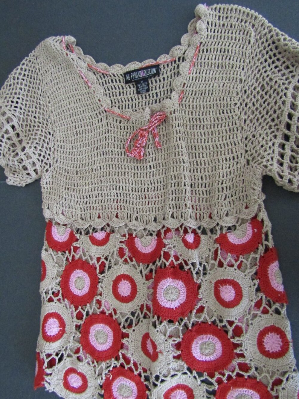 PYRAMID COLLECTION, unique womans top, crochet, size M (025)